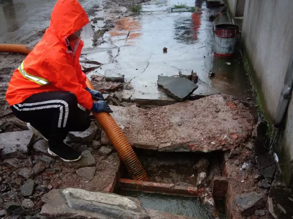 坊子专业清理污水池 炜誉市政以规范流程守护城市 “肠道”